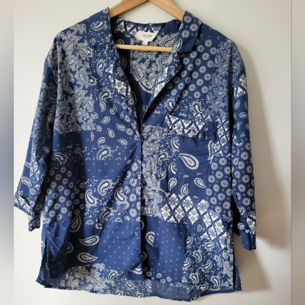 GRACE & MILA Women's Blue Paisley Button-Up Shirt